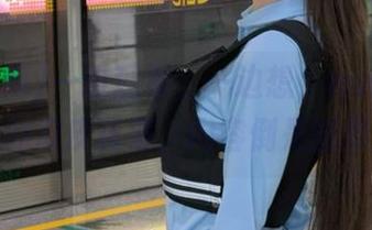一边观看，一边想，www.17吃瓜的瓜皮真薄，内容倒是挺厚的？