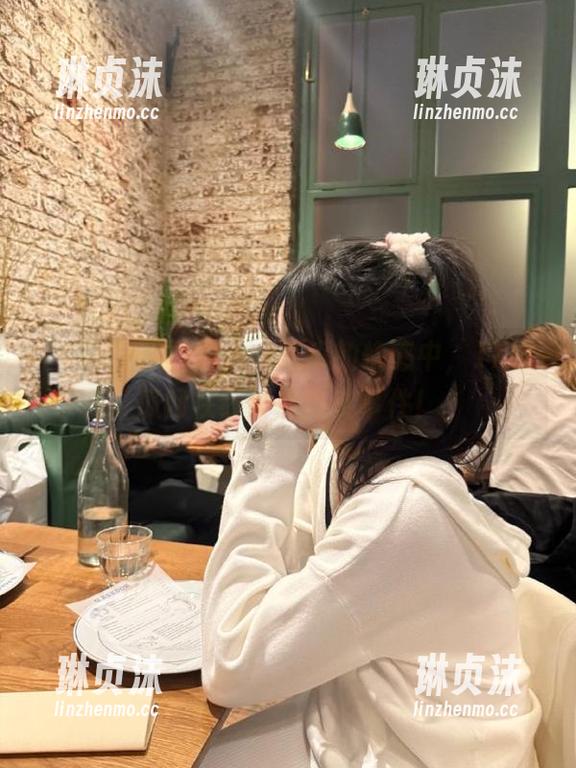 迷失在吃瓜的快感中，17吃瓜网在线聚焦热议事件！