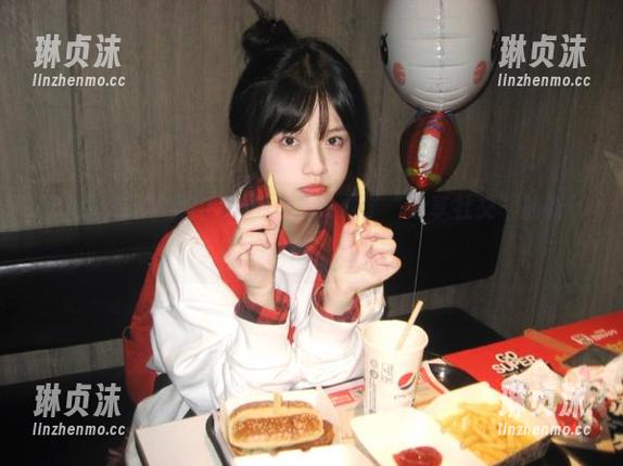 718.sx 观看718.sx,八卦成了“分享社交”的新玩法。