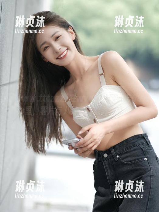 www.tttzzz 在www.tttzzz668.su里,薯片与八卦是否能并肩作战?