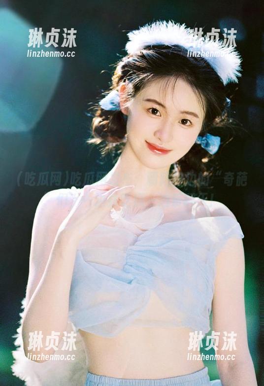 吃瓜网 吃瓜网发布:朝阳路边的“奇葩”们,一边猛吃瓜一边乐翻天!