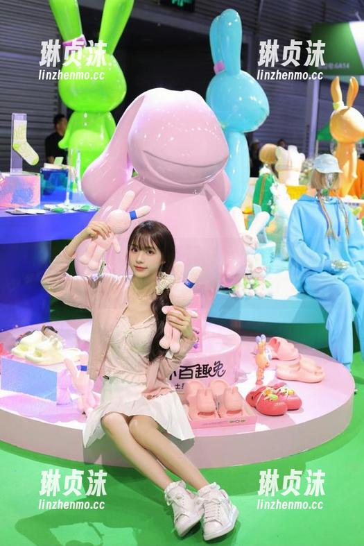网曝黑料 鲜涩与甜蜜并存!网曝黑料导航带你看国产吃瓜反差,一口一个惊喜!