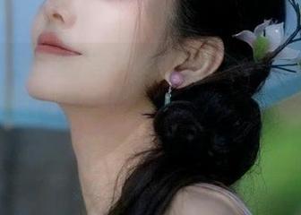 巷子里的烧烤老板娘，成为了“黑料正能量”的新线路代言人，简直成了美食传奇！