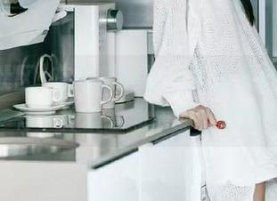 在黑料社区一区观看直播，真有一种偷看邻居的小刺激