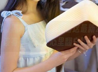 黑料网官网，看看这最新zztt，该有多少人在心里翻白眼！